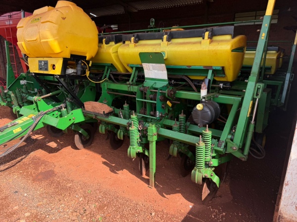 Plantadeira John Deere 1113 ano 2012