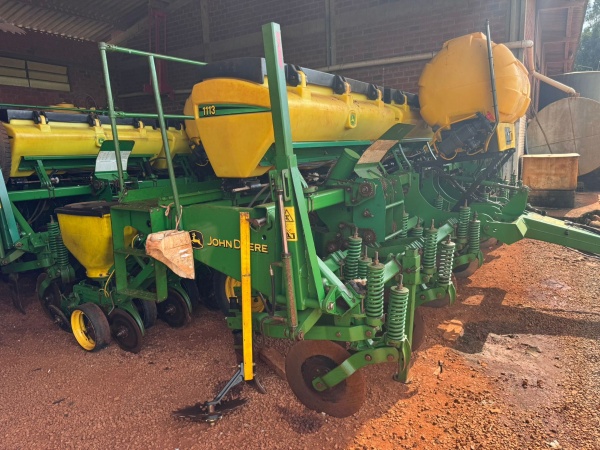 Plantadeira John Deere 1113 ano 2012