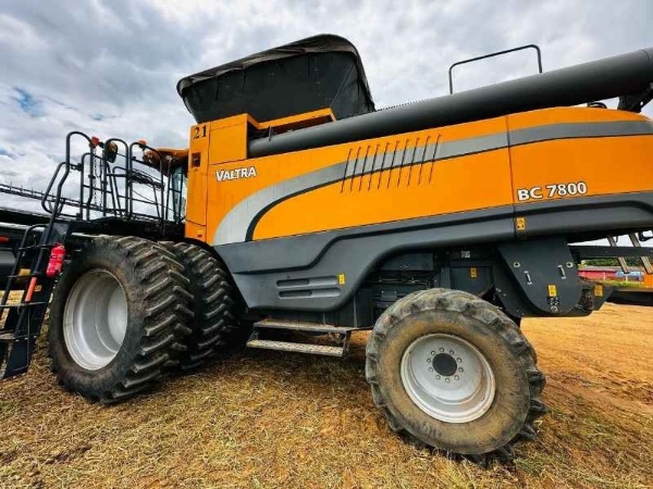 Colheitadeira Valtra BC 7800 ano 2017
