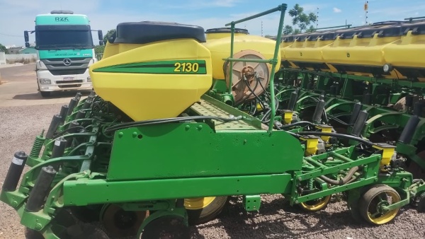 Plantadeira John Deere Ccs 2130 ano 2012