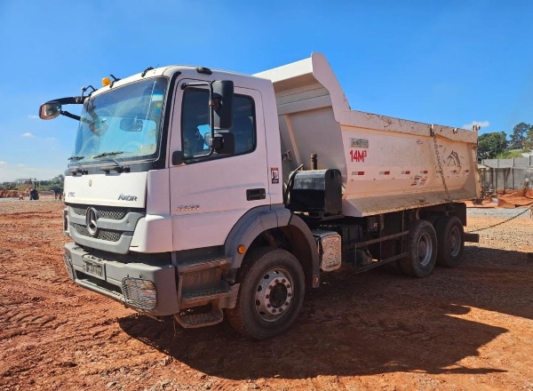Caminhão Mercedes Benz 3131 ano 2020