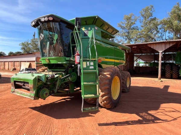 Colheitadeira John Deere STS 9750 ano 2009