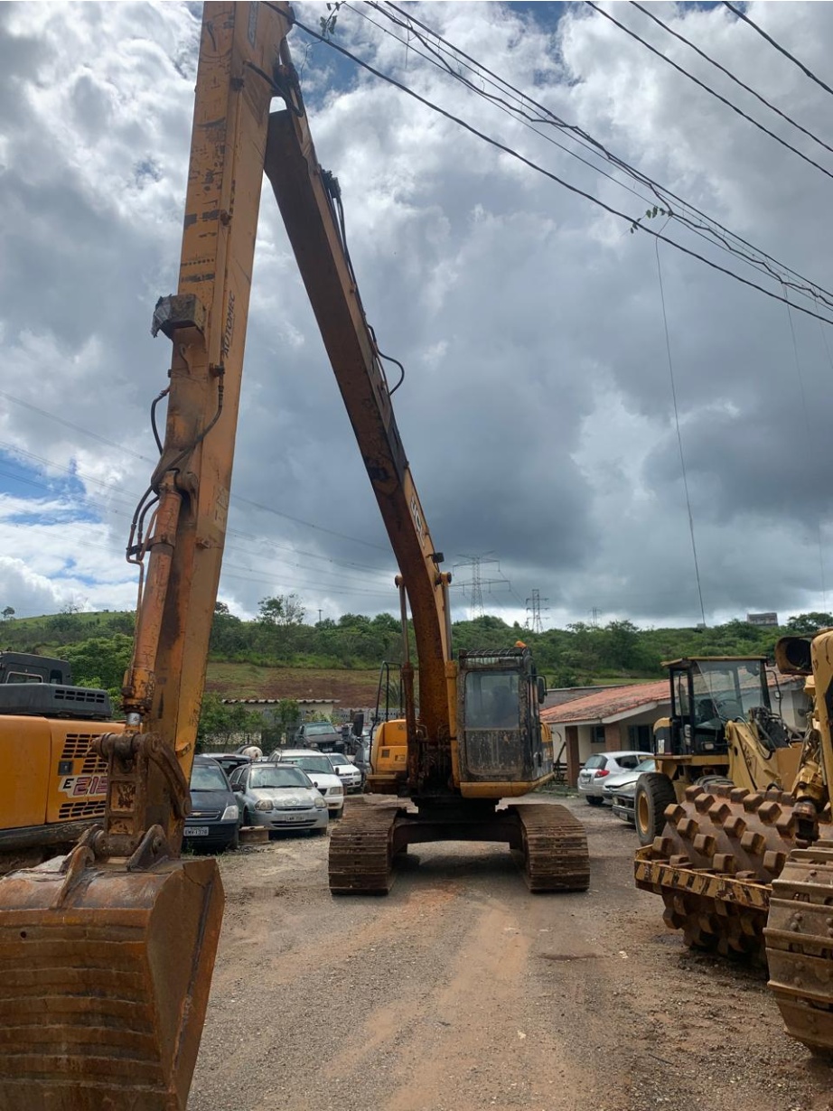 Escavadeira JCB JS220 LR ano 2010