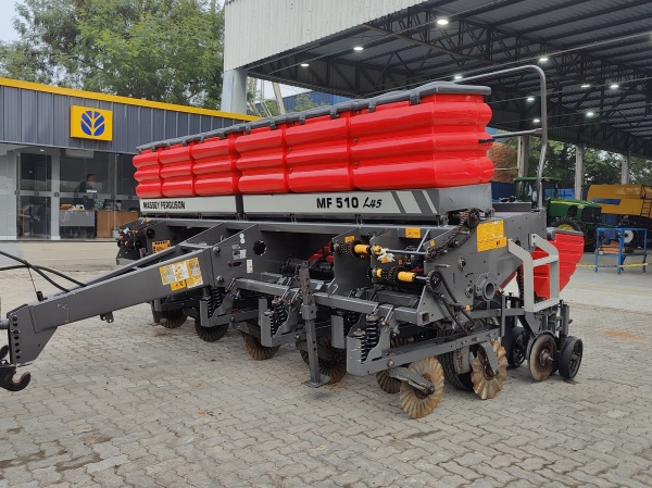 Plantadeira Massey Ferguson MF510 ano 2014