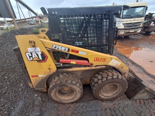 Mini Carregadeira Caterpillar 226B ano 2021