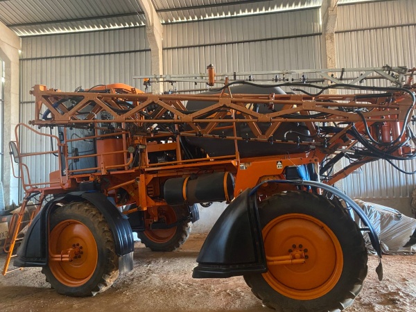 Pulverizador Autopropelido Jacto uniport 2500 ano 2015