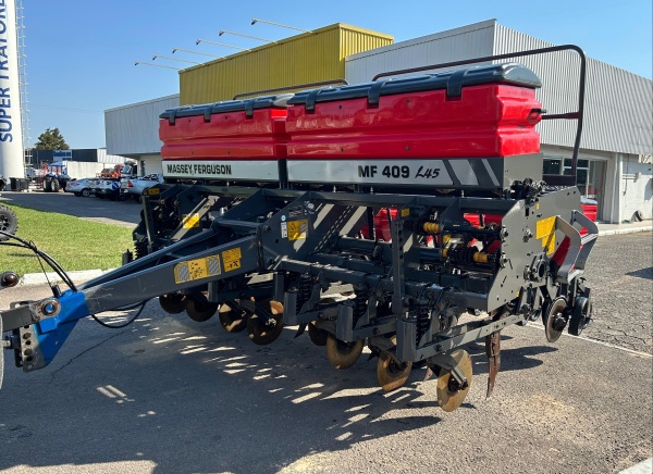 Plantadeira Massey Ferguson 409 ano 2012