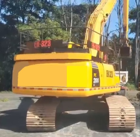 Escavadeira Komatsu PC200 ano 2018