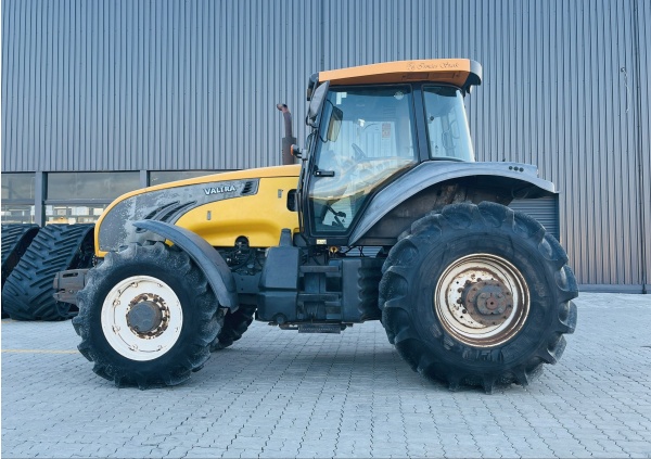Trator Valtra BT 170 ano 2011
