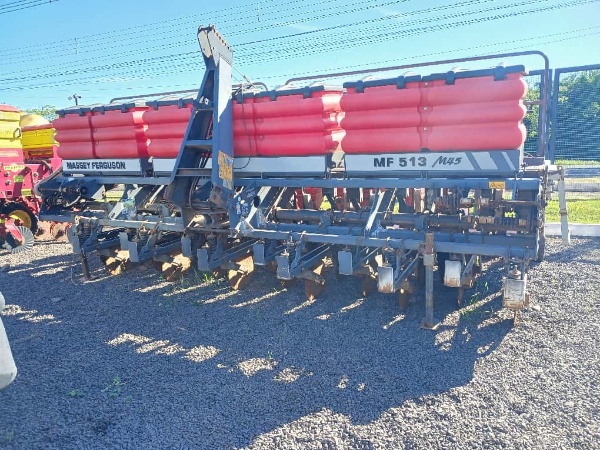 Plantadeira Massey Ferguson MF 513 ano 2013