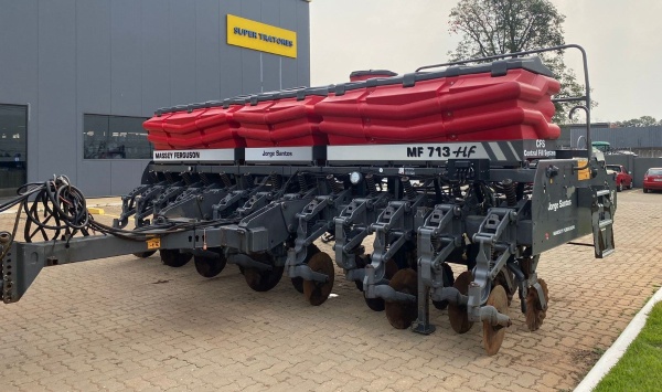 Plantadeira Massey Ferguson MF 713 ano 2018