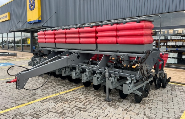 Plantadeira Massey Ferguson MF 512 ano 2012