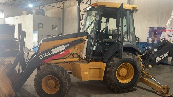 Retroescavadeira John Deere 310L ano 2017