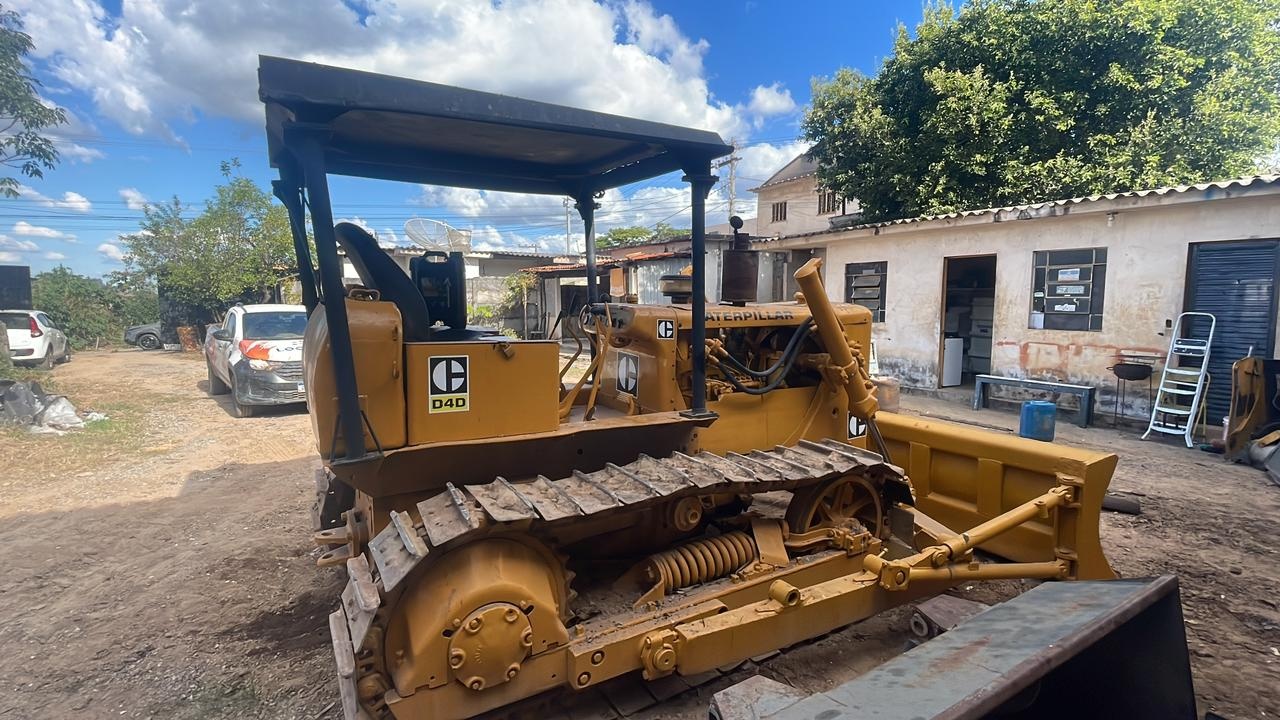 Trator de Esteira Caterpillar D4D ano 1979
