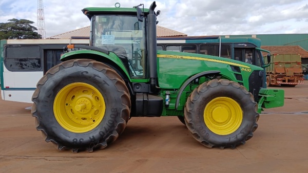 Trator John Deere 8430r ano 2008