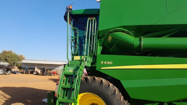 Colheitadeira John Deere S430 ano 2017