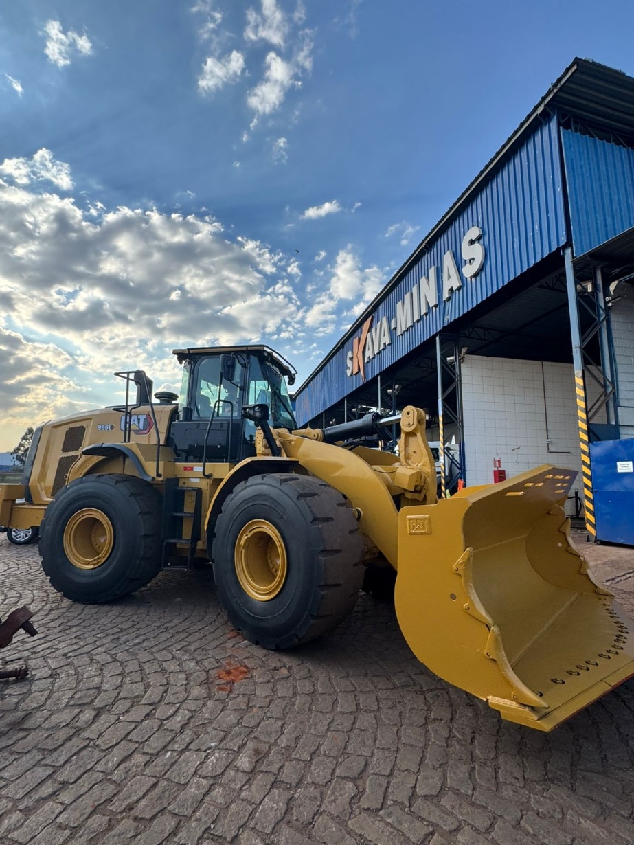 Pá Carregadeira Caterpillar 966 ano 2022
