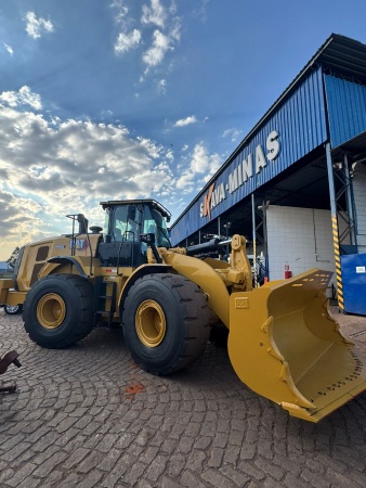 Pá Carregadeira Caterpillar 966 ano 2022