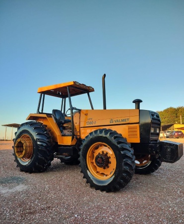 Trator Valmet 1380 ano 1995