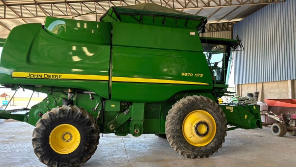 Colheitadeira John Deere 9670 STS   ano 2012