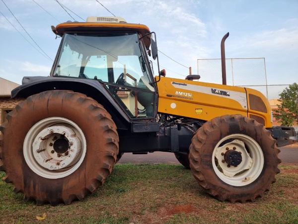Trator Valtra BM125i ano 2008