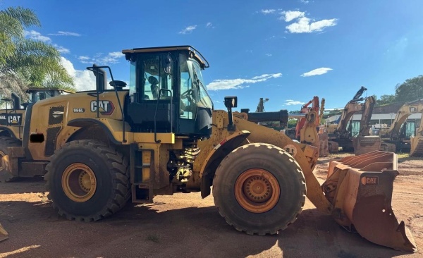 Pá Carregadeira Caterpillar 966L ano 2020
