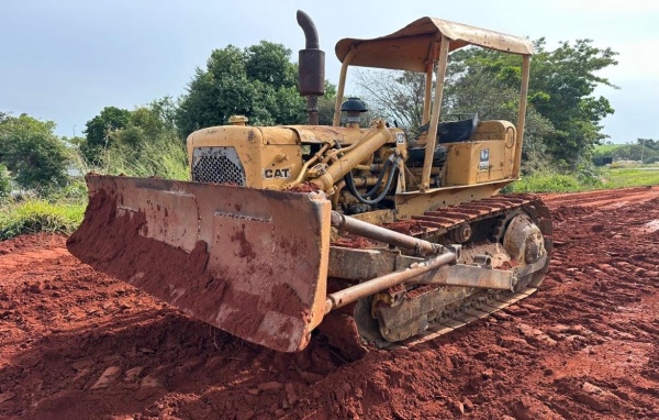 Trator de Esteira Caterpillar D4D ano 1980