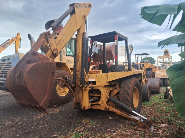 Retroescavadeira Case 580H