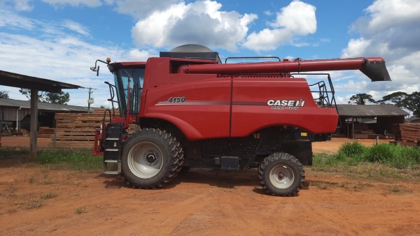 Colheitadeira Case 4150 ano 2024