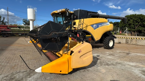 Colheitadeira New Holland CR 9060 ano 2011