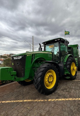 Trator John Deere 8400R ano 2022
