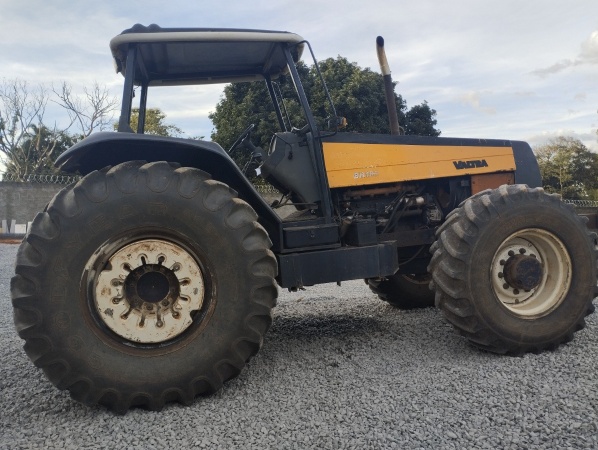 Trator Valtra BH 180 ano 2004