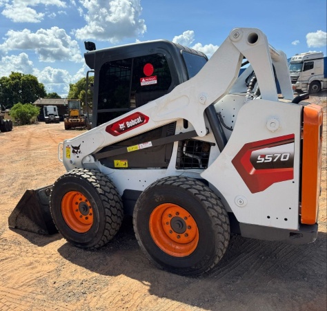 Mini Carregadeira Bobcat S570 ano 2019