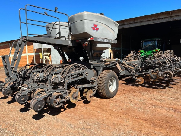 Plantadeira Massey Ferguson Momentum 24 ano 2014