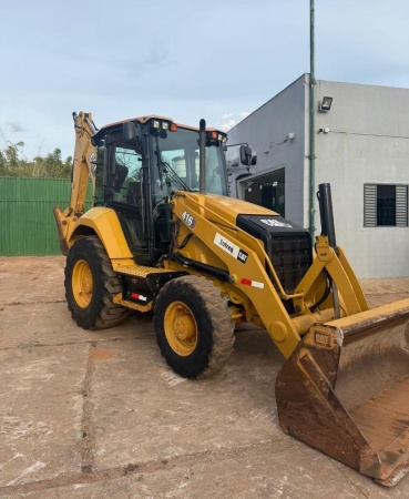 Retroescavadeira Caterpillar 416 ano 2021