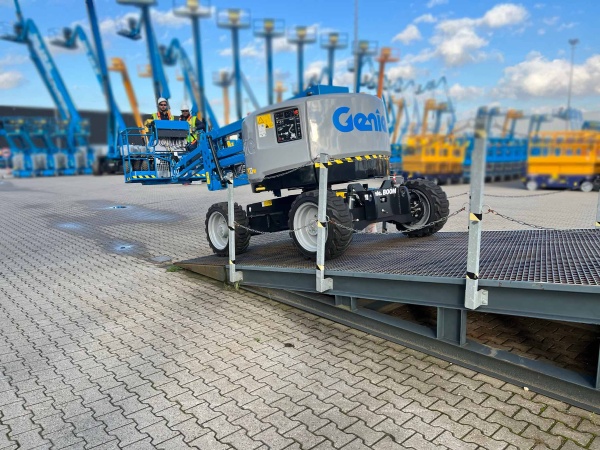 Plataforma Genie  Z-45/25J RT 4X4 ano 2026
