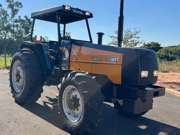 Trator Valtra 985 ano 1999