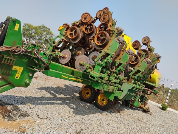 Plantadeira John Deere DB40 ano 2022