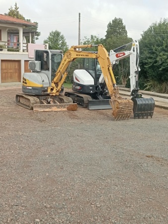 Mini Escavadeira New Holland E50 ano 2011