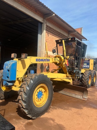Motoniveladora Komatsu GD 555-3 ano 2010