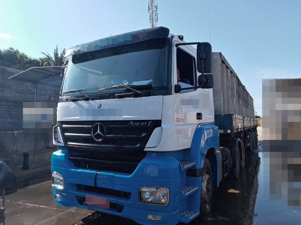 Caminhão Mercedes Benz AXOR 2544S ano 2012