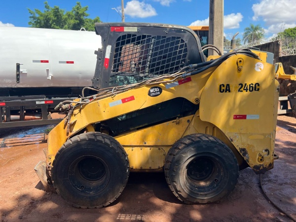 Mini Carregadeira Caterpillar 246C ano 2014