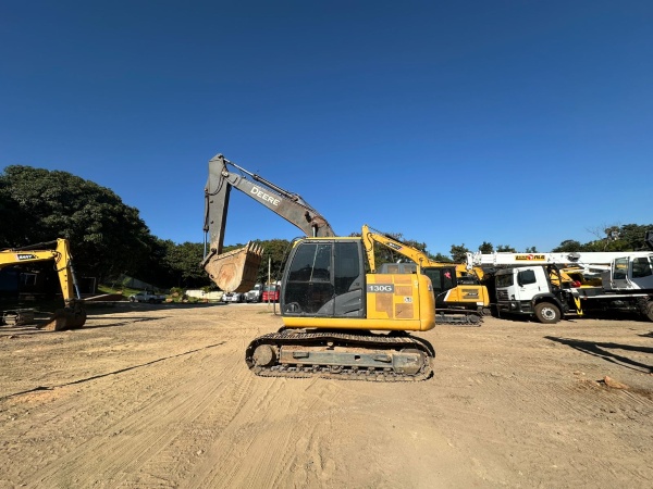 Escavadeira John Deere 130G ano 2015