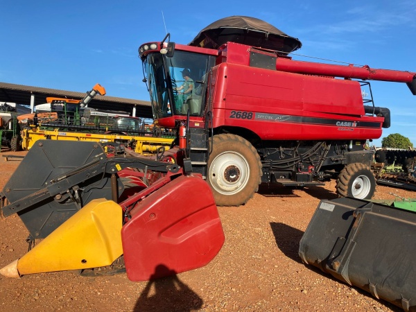 Colheitadeira Case Axial – Flow 2688 ano 2014
