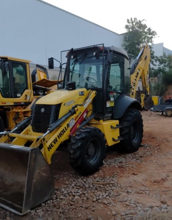 Retroescavadeira New Holland B95B ano 2021