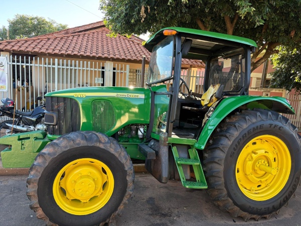 Trator John Deere 6415 ano 2006