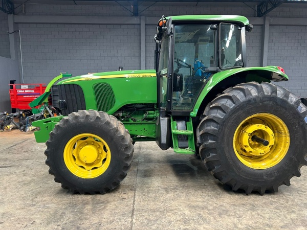 Trator John Deere 7715 ano 2008