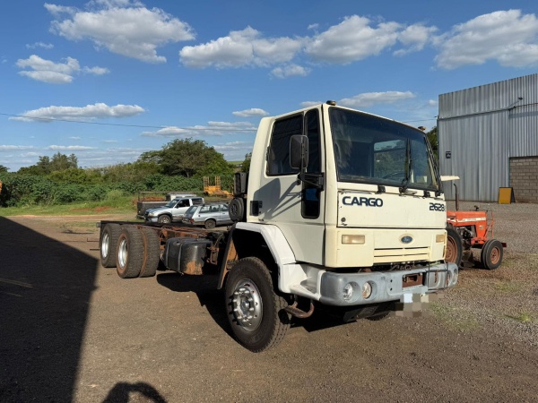 Caminhão Ford CARGO 2628 E