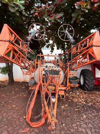 Pulverizador Jacto Columbia Cross ano 2002