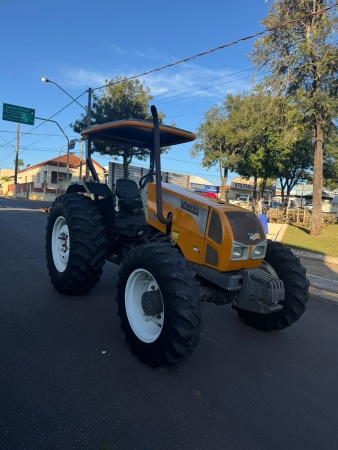 Trator Valtra A750 ano 2011
